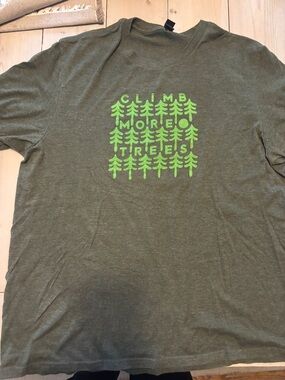District Climb More Trees Olive Green Graphic Tee size xl